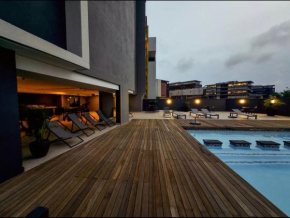 Durban uMhlanga, free parking, Fast Wifi, 5 min walk to gateway, 5 min drive to ocean mall with pool